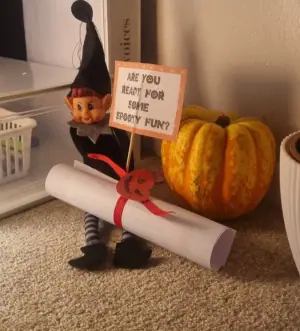 Elf gets ready for some spooky fun! 🎃
